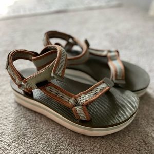 Teva flatform universal sandals